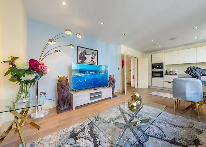 Stunning 3 Bed 2 Bath Penthouse In Central London