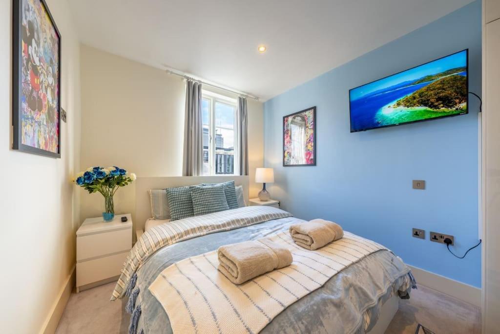 Stunning 3 Bed 2 Bath Penthouse In Appartamento