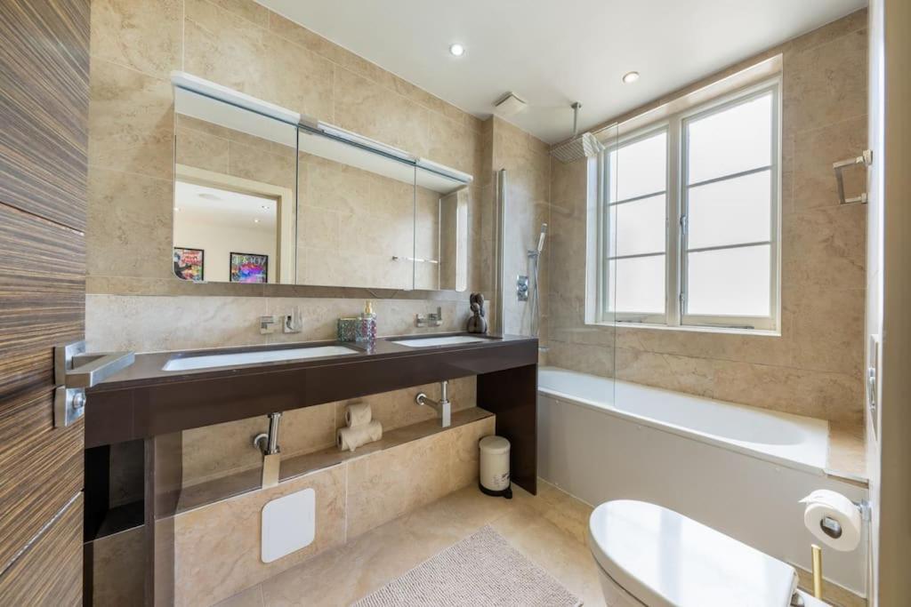 Stunning 3 Bed 2 Bath Penthouse In Appartamento *