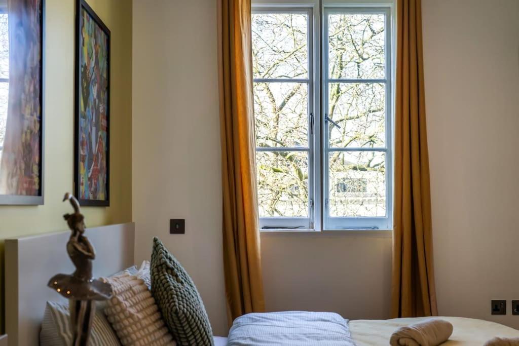Stunning 3 Bed 2 Bath Penthouse In Appartamento Londra