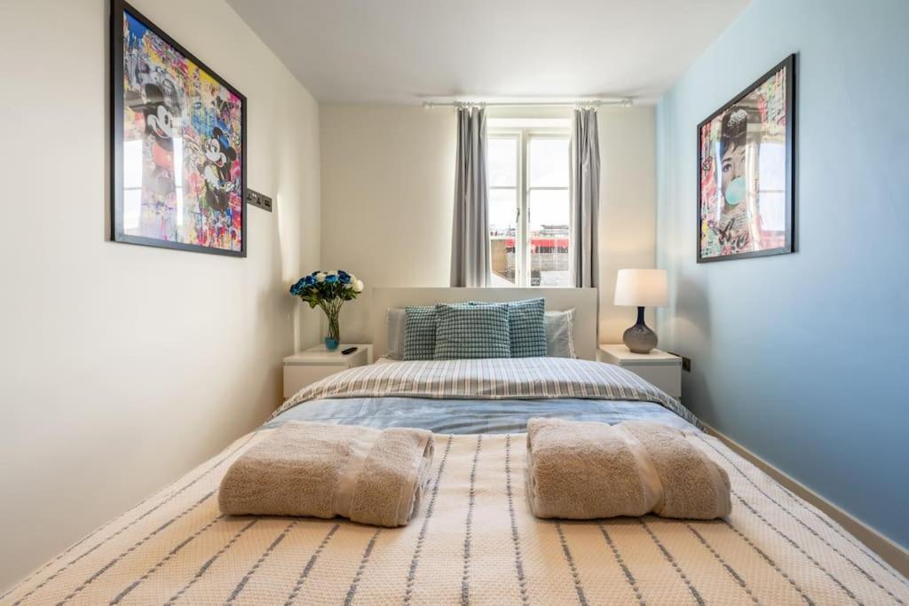 Stunning 3 Bed 2 Bath Penthouse In *