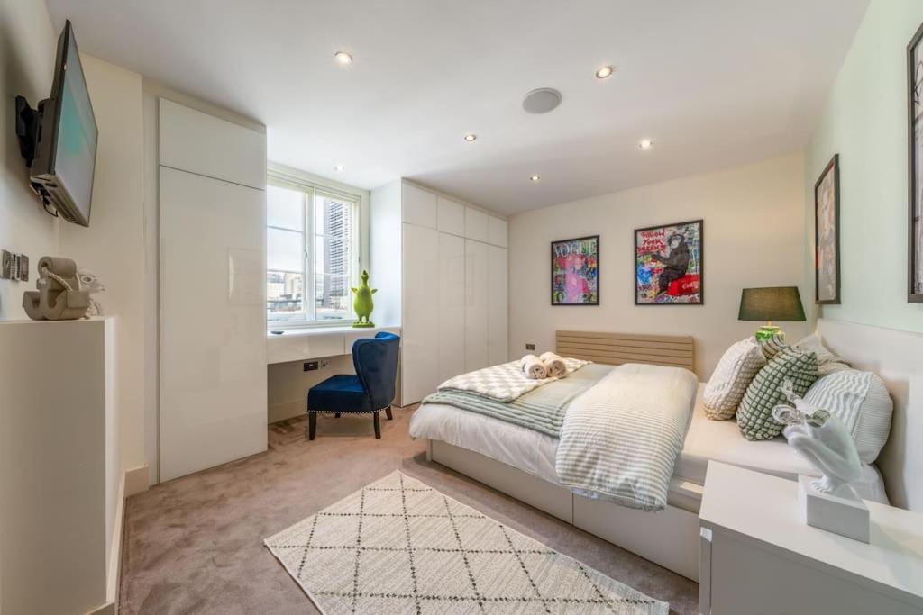 Stunning 3 Bed 2 Bath Penthouse In Londra