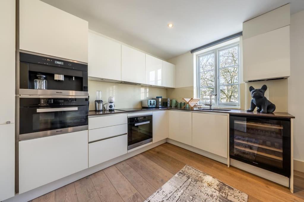 Stunning 3 Bed 2 Bath Penthouse In Appartamento