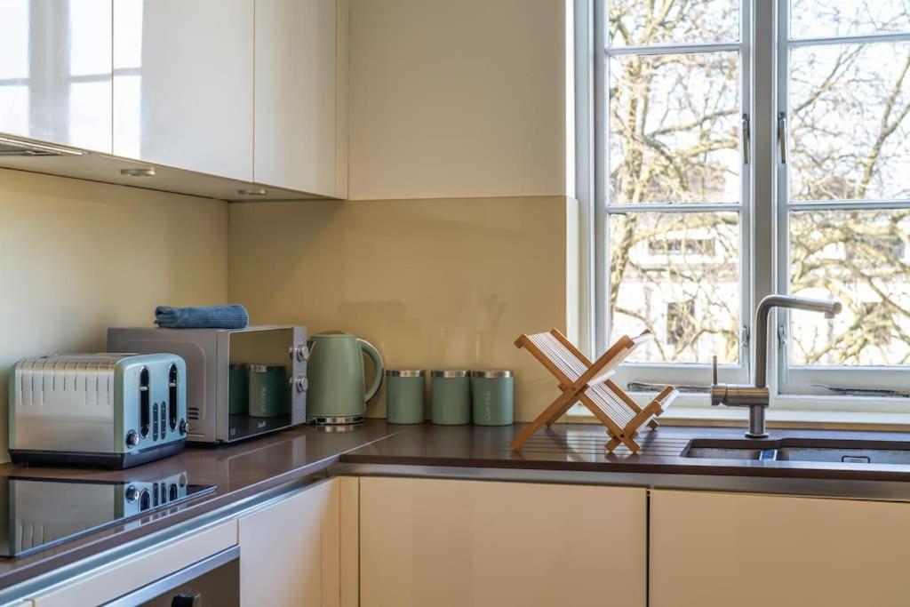 Stunning 3 Bed 2 Bath Penthouse In Appartamento