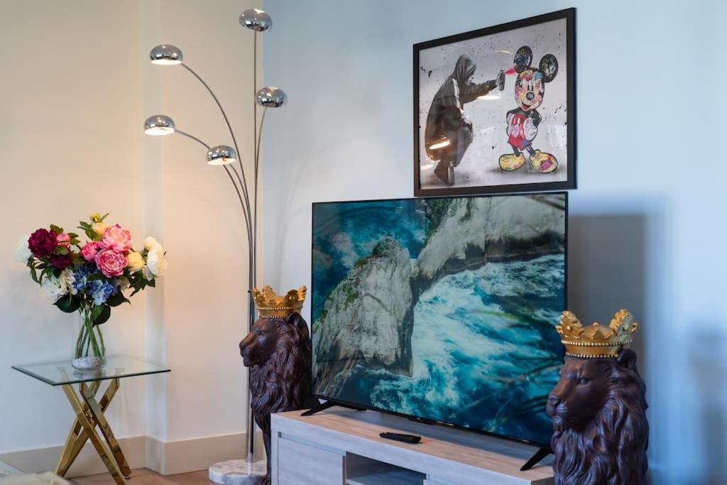 Stunning 3 Bed 2 Bath Penthouse In Appartamento Londra