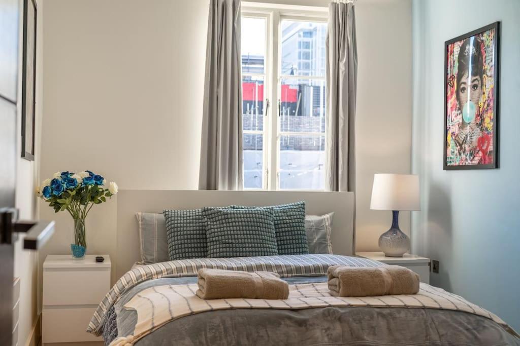Stunning 3 Bed 2 Bath Penthouse In