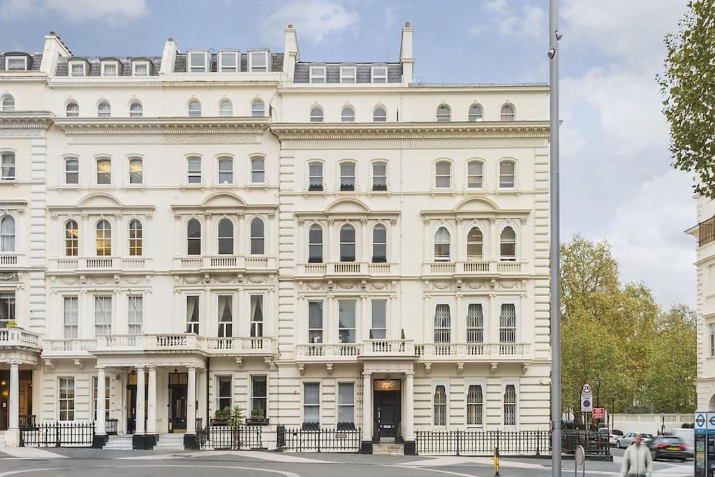 Stunning 3 Bed 2 Bath Penthouse In