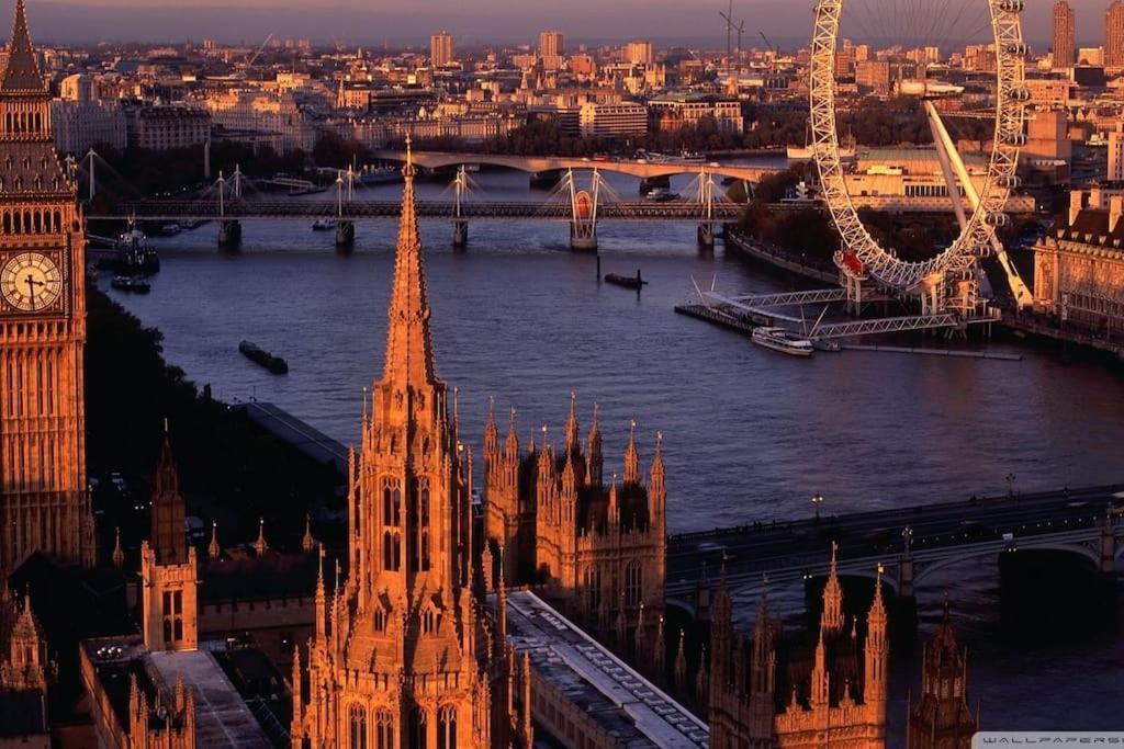 Stunning 3 Bed 2 Bath Penthouse In Londra